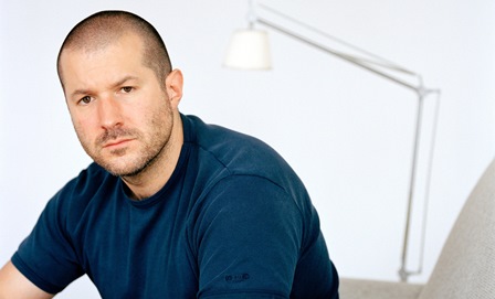 O chefe do departamento de design da Apple, Jonathan Ive.